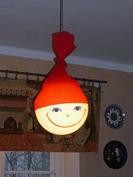 The kitchen lamp elf from front